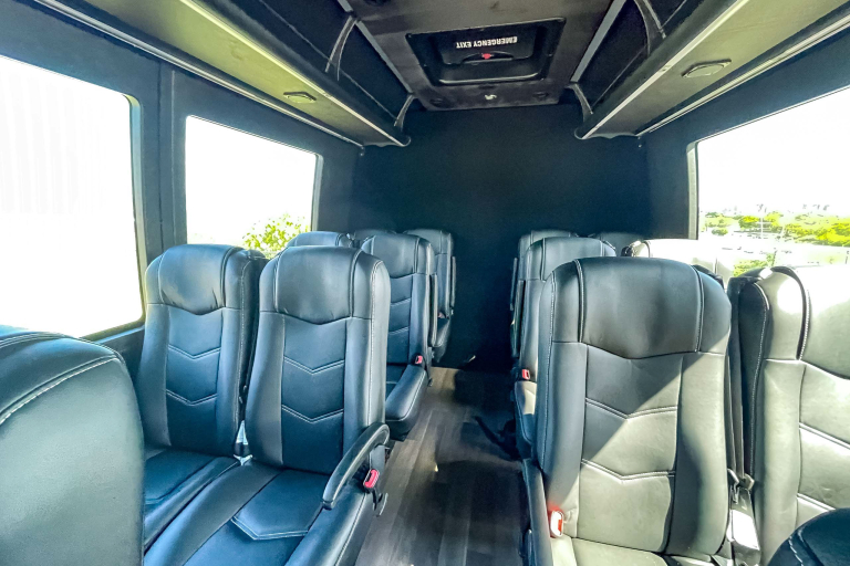 hawaii-tours-kauai-airport-shuttle-car-interior Hawaii Tours Kauai Airport Shuttle Car Interior