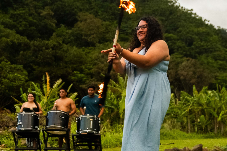 Realhawaiiexperience Hands On Fireknife Guest Trying