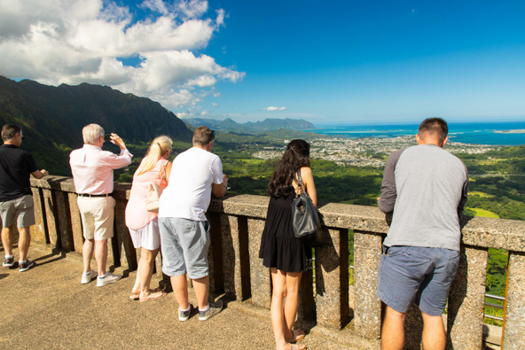 free-or-cheap-scene-family-friendly-nuuanu-pali-lookout-oahu-tour Free Or Cheap Scene Family Friendly Nuuanu Pali Lookout Oahu Tour