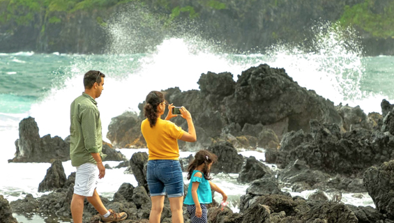Maui Keanae Peninsula Visitor Family Child Waves Road To Hana Maui