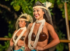 Mini Kona Luau Group Of Women Dancer Big Island