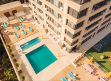 Holiday Inn Express Waikiki Skydeck Mini
