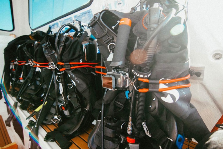 Helicopter Oahu Diving Equipment Divi Beach Feature Slide