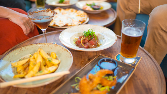 Hilton Double Tree By Hilton Alana Waikiki Beach Feature Food Dining