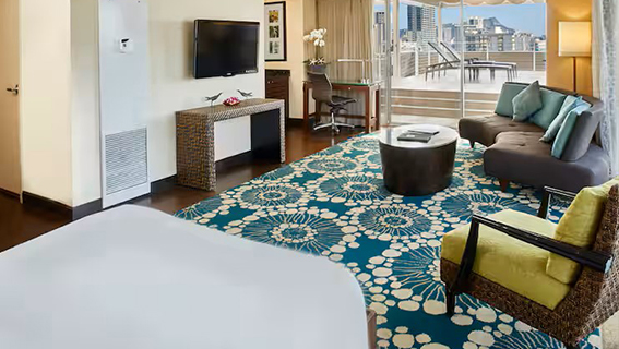 Hilton Double Tree By Hilton Alana Waikiki Beach Feature Room Hotel