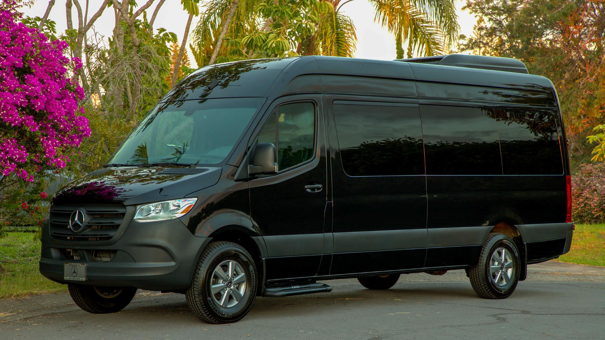 Private Oahu Transportation Black Mecedes