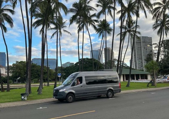 Speedishuttle Kona Airport Shuttle Services Slide On The Road
