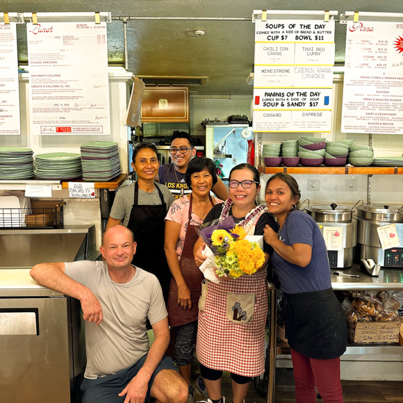 Kilaueabakery Kilauea Bakerypizzeria Feature Staff Delivery