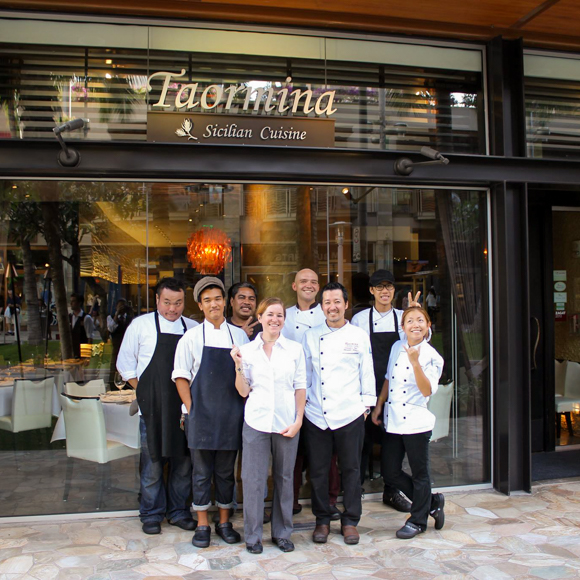 Taorminarestaurant Taormina Sicilian Cuisine Feature Delivery Staff Chef