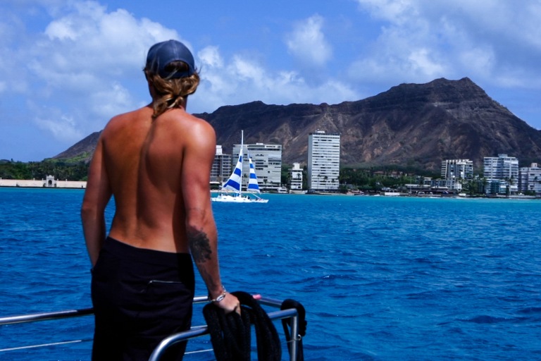 Sailandsnorkelwaikiki Waikiki Sail And Snorkel Tour Feature Man