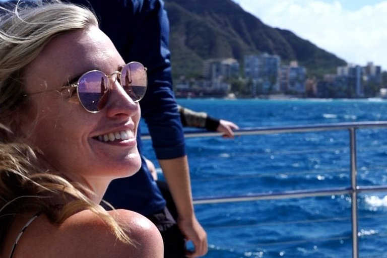 Sailandsnorkelwaikiki Waikiki Sail And Snorkel Tour Feature Smiling Girl
