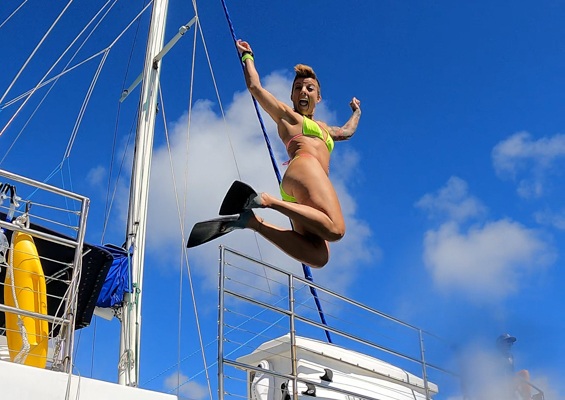 Sailandsnorkelwaikiki Waikiki Sail And Snorkel Tour Slide Jumping Girl
