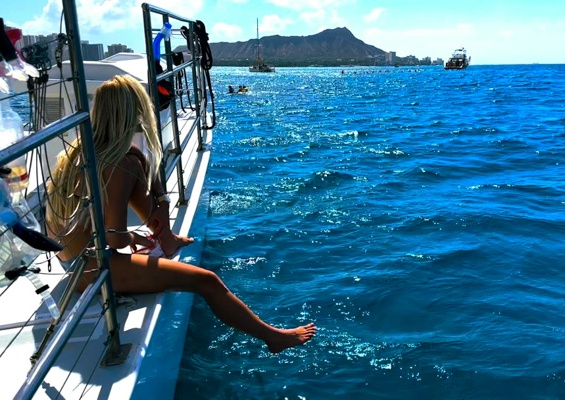 Sailandsnorkelwaikiki Waikiki Whale Watching Tour Slide Girl