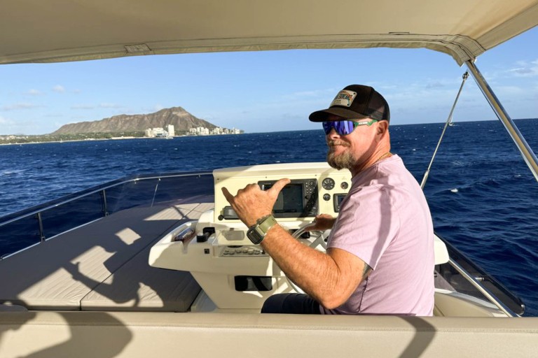 Paradisecharters Get Away From The Crowds And Onto The Water Feature Private Experience Take Photo