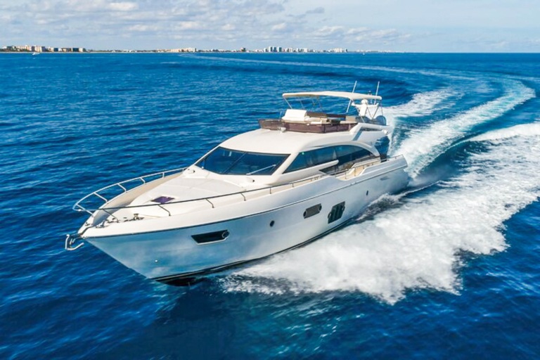 Paradisecharters Private Cruise Charter Feature Modern Vessel Amazing View
