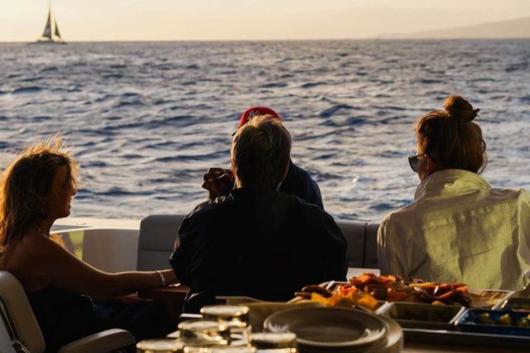 Paradisecharters Private Cruise Charter Feature Spectacular Views