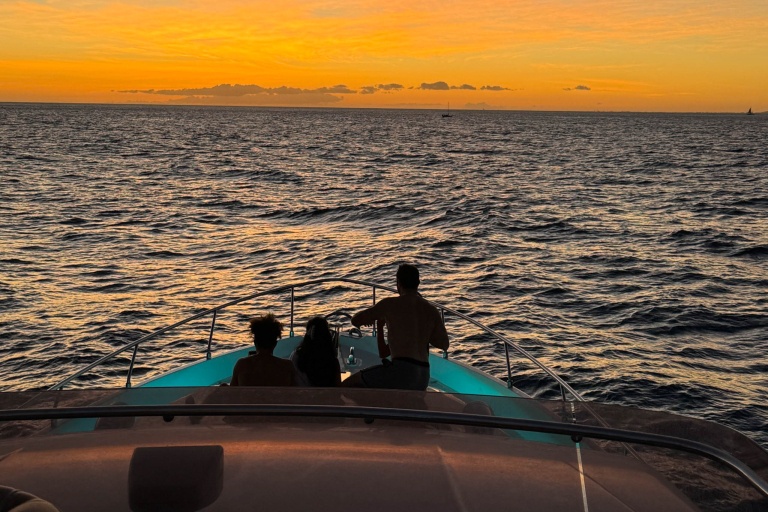 Paradisecharters Private Cruise Charter Feature Spectacular Views Relaxing