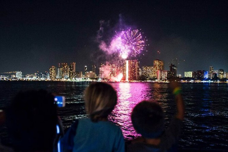 Paradisecharters Private Fireworks Cruise Waikiki Feature Incredible View Kids