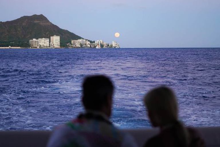 Paradisecharters Private Fireworks Cruise Waikiki Feature Relax And Enjoy
