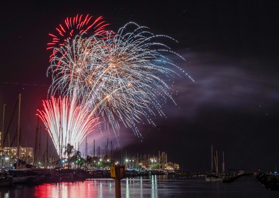 Adobestock Private Fireworks Cruise Waikiki Overview Slider Firework