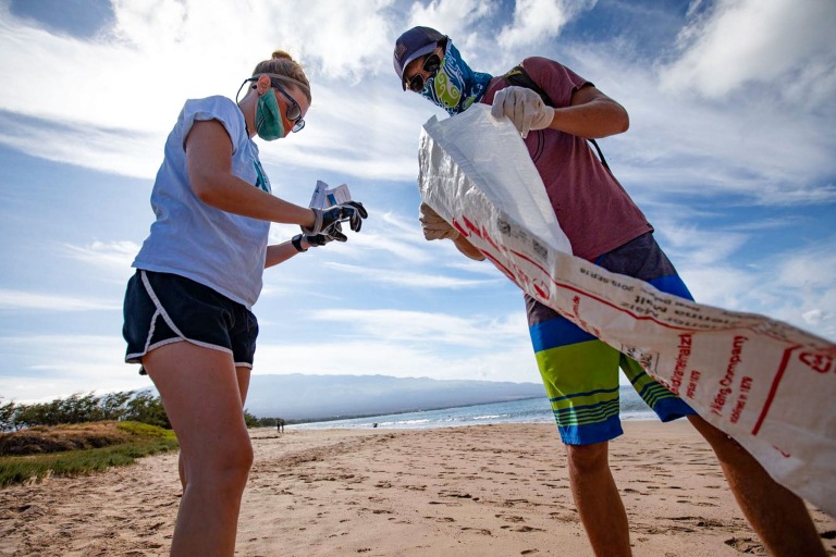 Kanuhawaii Volunteer At Konu Beach Cleanup On Maui Feature Clean Debris