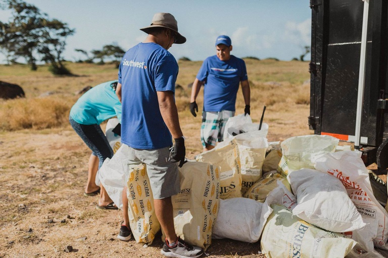 Kanuhawaii Volunteer At Konu Beach Cleanup On Maui Feature Collect Trash