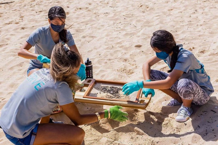 Kanuhawaii Volunteer At Konu Beach Cleanup On Maui Feature Protect Coast Line