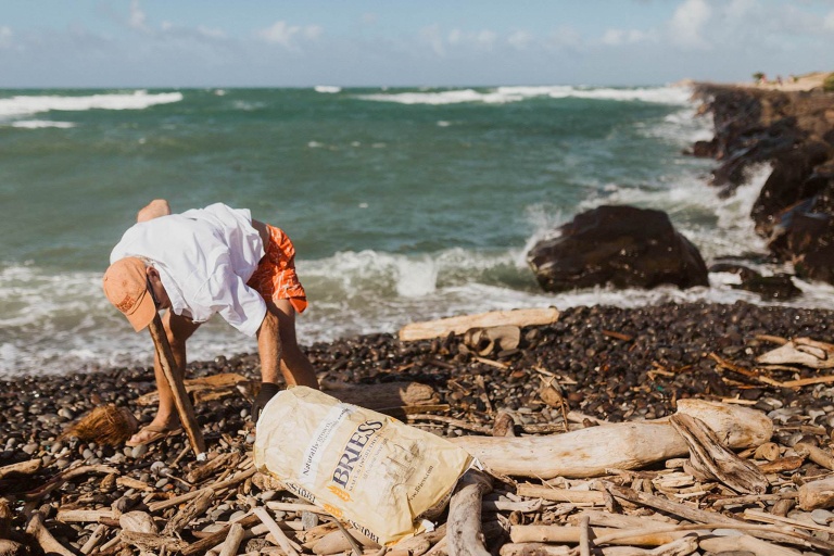 Kanuhawaii Volunteer At Konu Beach Cleanup On Maui Feature Protect Marine Life