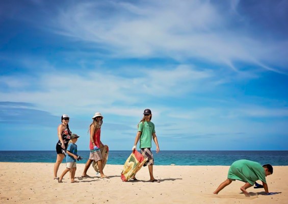 Kanuhawaii Volunteer At Konu Beach Cleanup On Maui Slide Family Cleanup