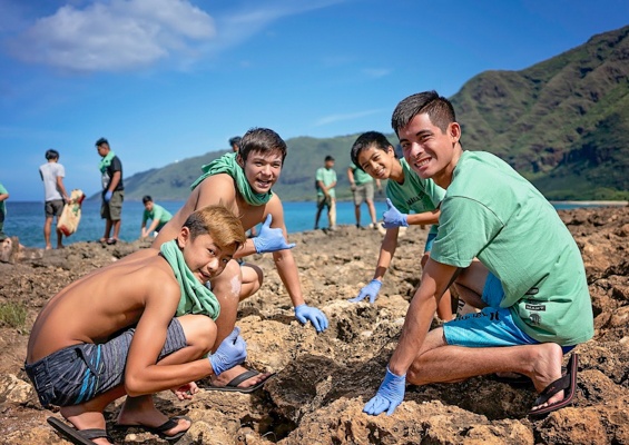 Kanuhawaii Volunteer At Konu Beach Cleanup On Maui Slide Remove Trash