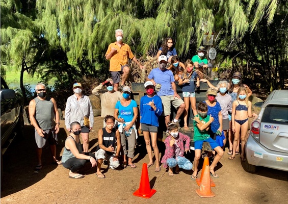Hawaiilandtrust Volunteer At Kahili Beach Preserve Slider Group