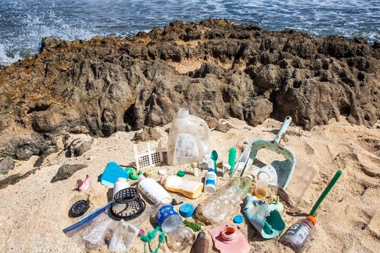 Surfrider Foundation Kauai Beach Cleanups Feature Make Meaningful Things