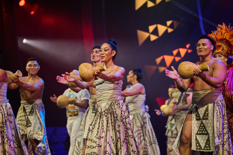 cirque-du-soleil-auana-show-feature-circus