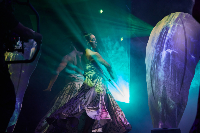 cirque-du-soleil-auana-show-feature-naupaka-hula