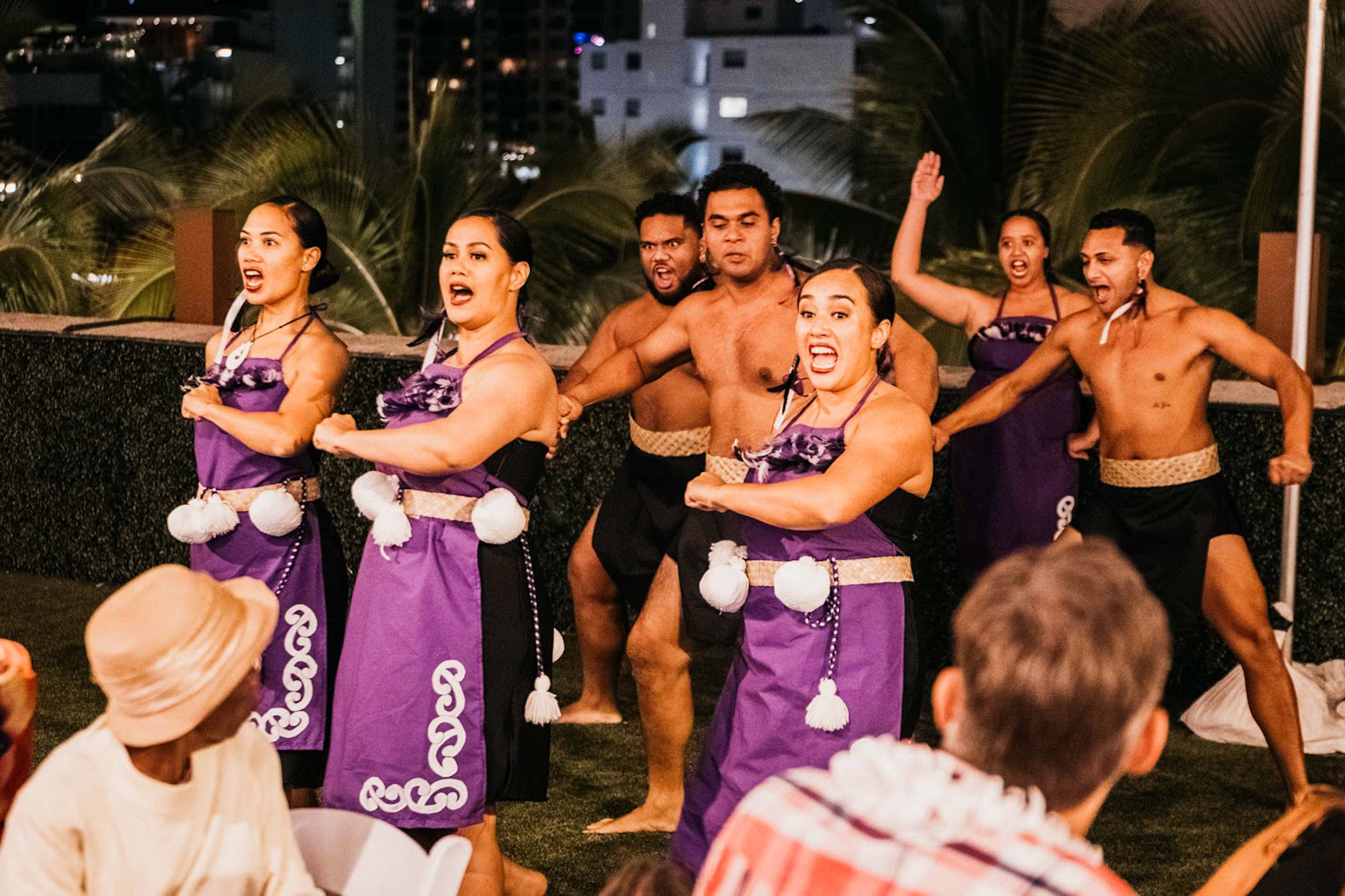 Lanihulientertainment Oahu Luxury Sunset Shore Luau Feature Food Culture And Music Talented Team Dancing