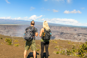 Couple hiking at Kīlauea crater