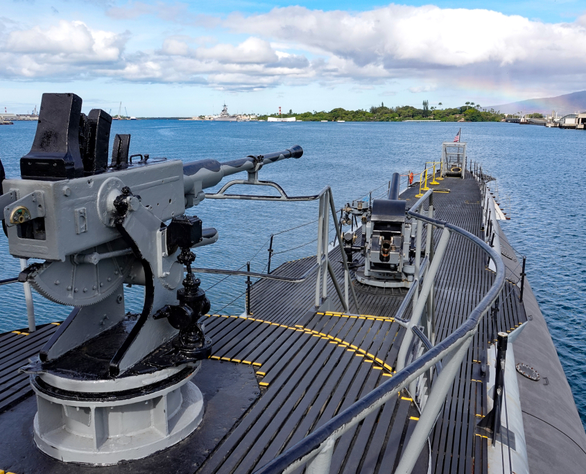 Deck guns aboard the USS Bowfin Submarine at Pearl Harbor, Oʻahu