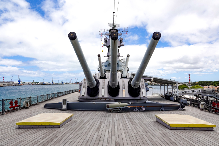 uss-missouri-battleship-pear-harbor-hawaii-tours-7 View of the USS Missouri battleship deck with 16-inch guns at Pearl Harbor, Oʻahu