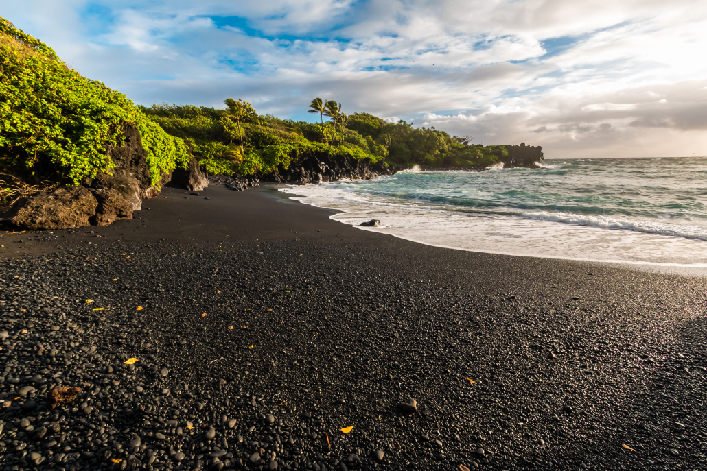 Pa'iloa Black Sand Beach, Wai'anapanapa State Park, Maui, Hawaii, USA Waiʻanapanapa Black Sand Beach Road To Hana Maui