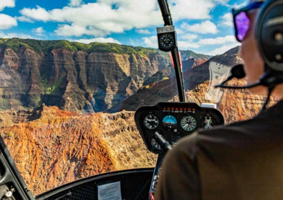 best-of-kauai-private-day-pilot-helicopter-waimea-canyon