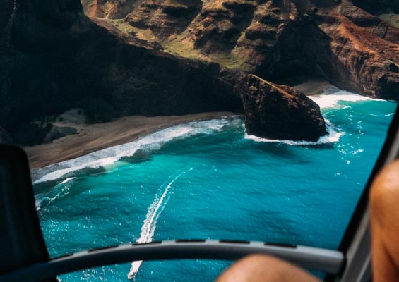 bluehawaiian-fly-over-beautiful-kauai-tour-slider-helicopter