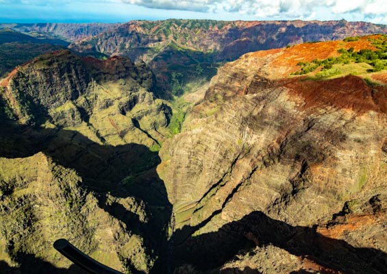 waimea-canyon-helicopter-kauai