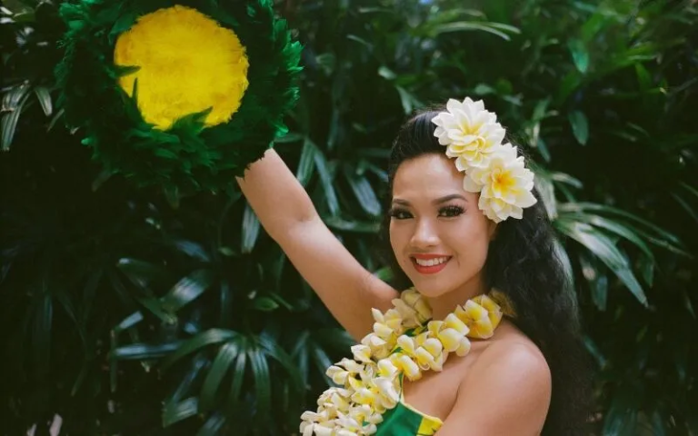 Waikiki Paina Hawaiian Luau Beautiful Girl