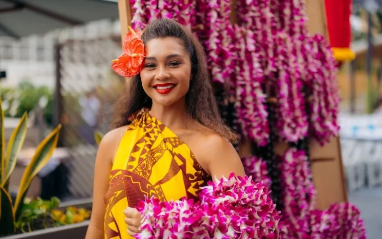 Waikiki Paina Hawaiian Luau Girl With Lei Greeting