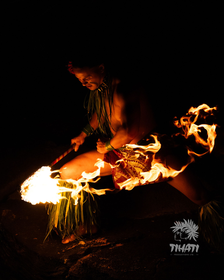 Wailua-Nui-Luau-fire-knife-dancer