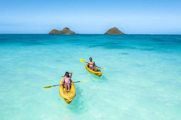 mokulua-islands-guided-kayak-snorkel-adventure-kayaing-to-the-mokes