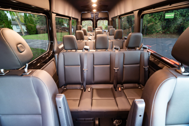 hawaiiairportshuttle-kaui-airport-shuttle-guest-seats