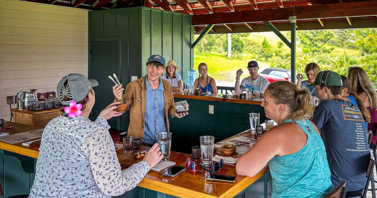 honolii-orchards-premier-farm-tour-bar-chocolate-tasting-experience