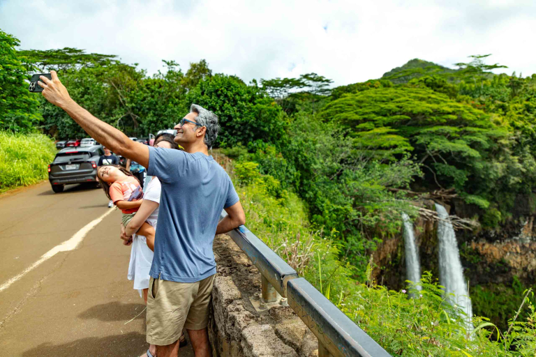 Kauai Wailua Falls Visitors Family-hawaiitoursphoto