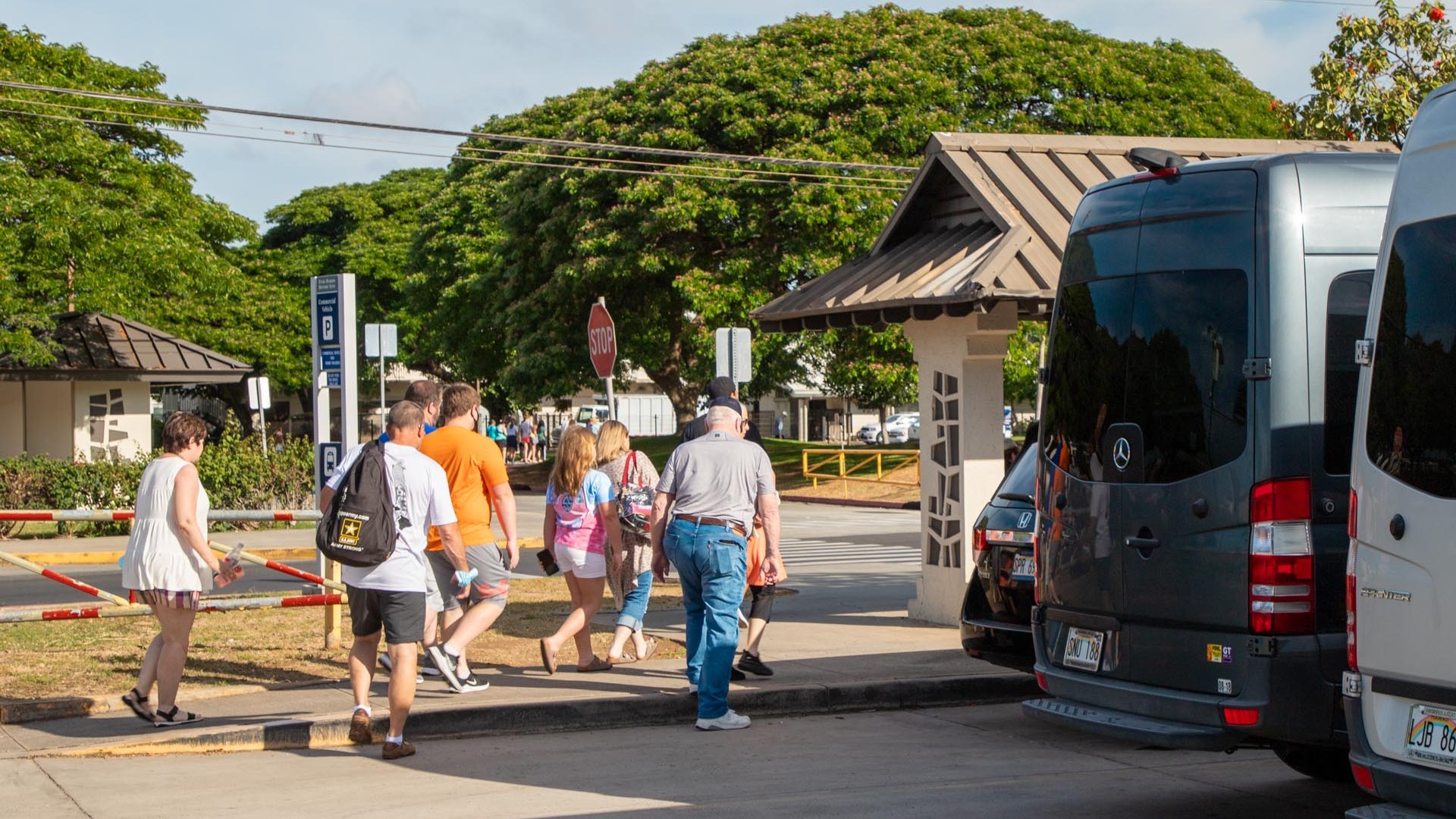 oahu-oahu-airport-shuttle-to-7gen-culture-activities-feature-guests-product-image